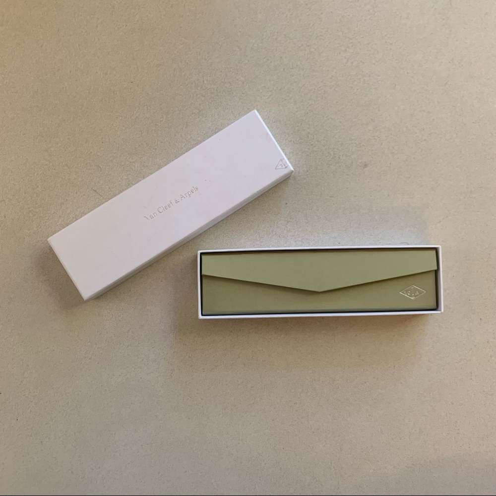 VAN CLEEF and ARPELS bracelet BOX